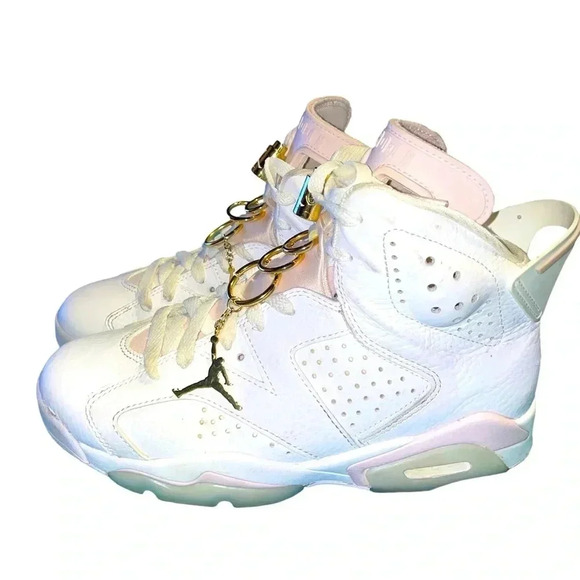 *RARE* Women's 'Gold Hoops' Jordan 6 Retro - Picture 1 of 3